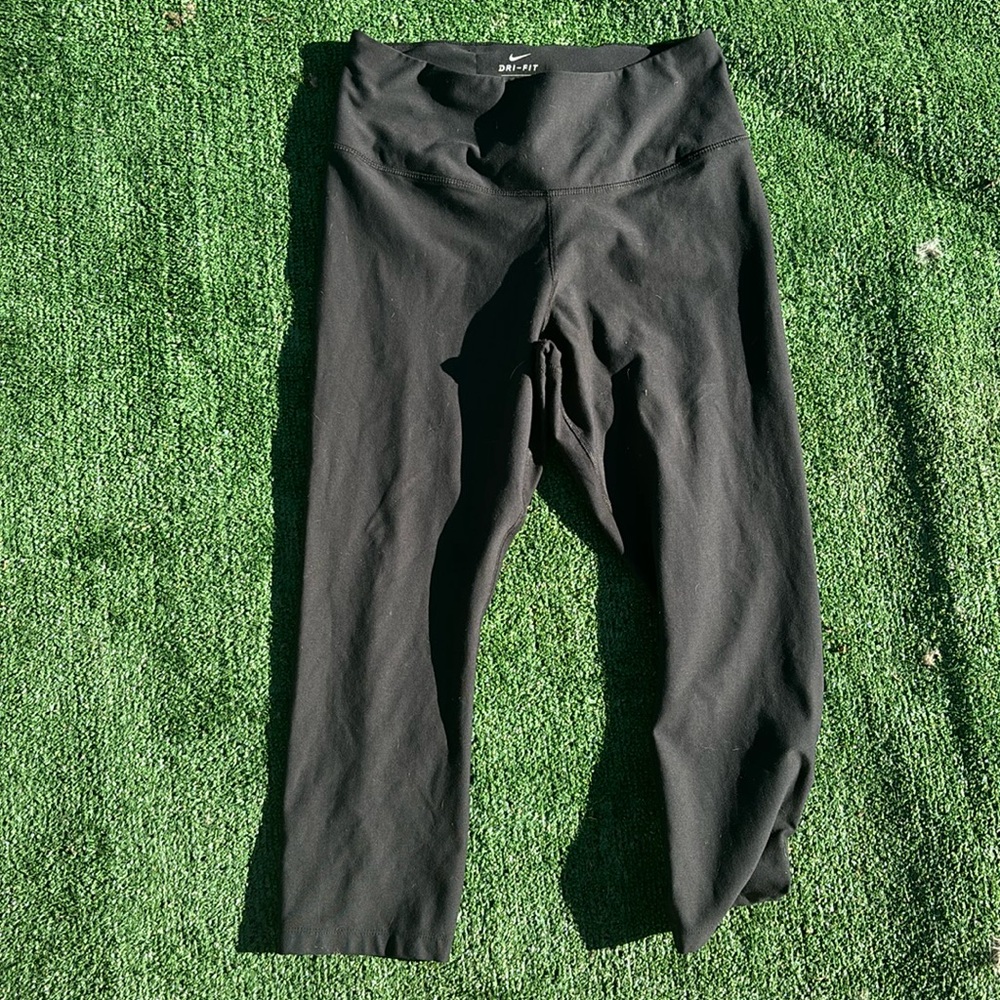 Black capri Nike Dri Fit leggings